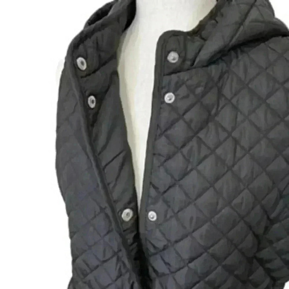 GH Bass Woman’s Hooded‎ Quilted Snap Front Vest Size Medium - Picture 4 of 12
